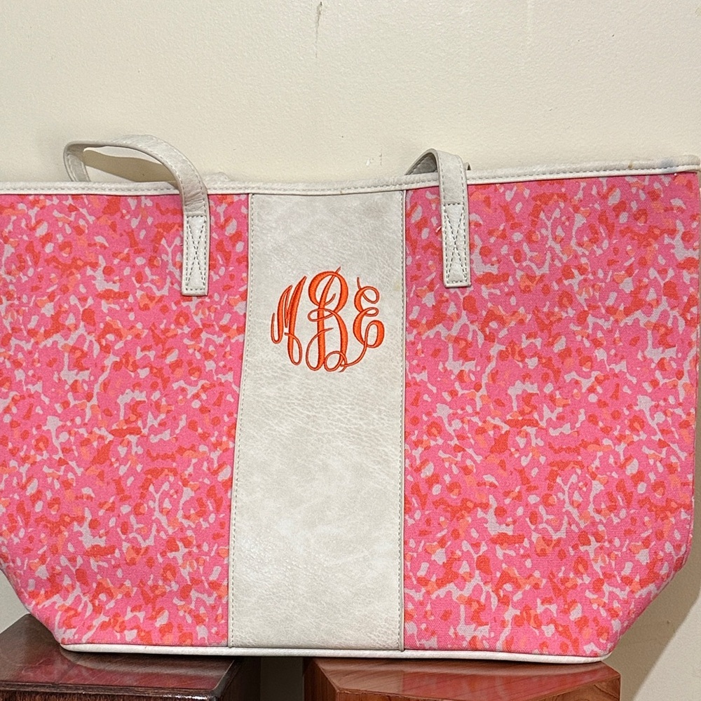 Chic Pink and White Tote Bag with Matching Wallet
